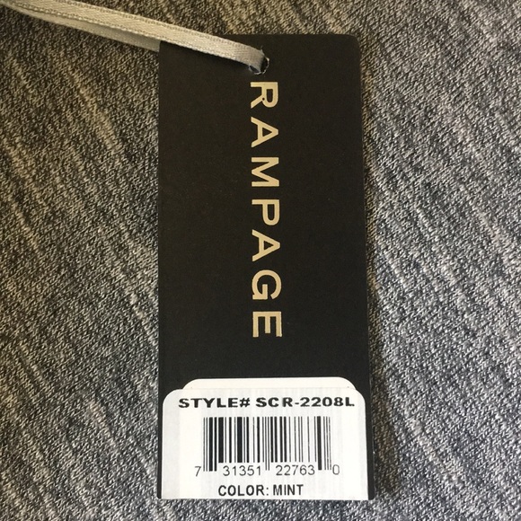 ✨NWT✨ Rampage Flamingo Infinity Scarf - Picture 4 of 4
